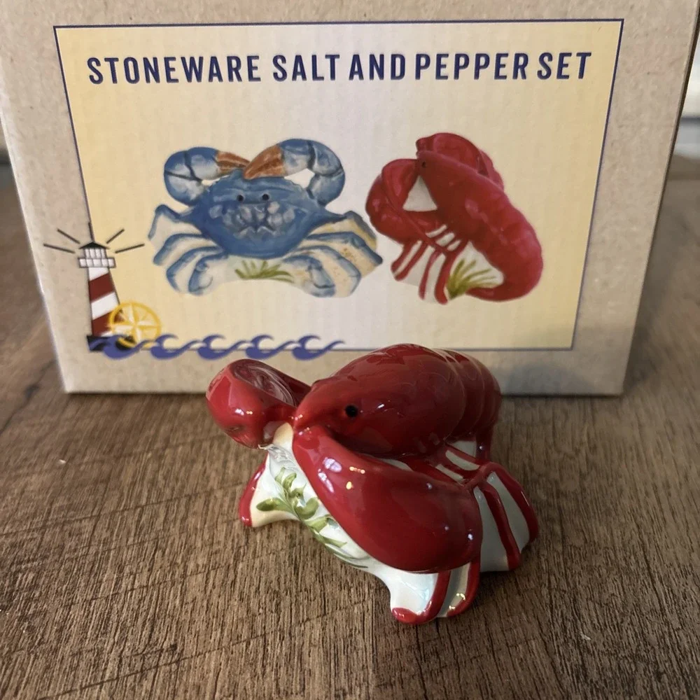 Cracker Barrel Stoneware Red Lobster Blue Crab Salt Pepper Shakers